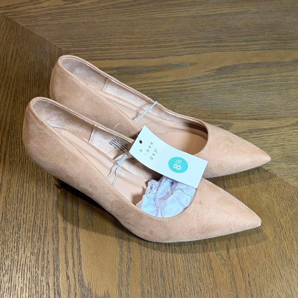 A New Day Womens Pointed Toe Kitten Heel Pumps Blush Nude Faux Suede Size 8.5